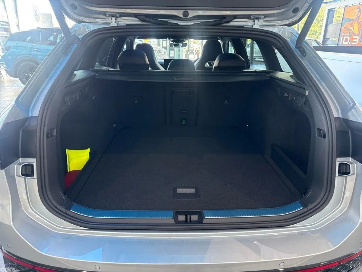 Volkswagen Passat Estate, Diesel, 2026, Grey