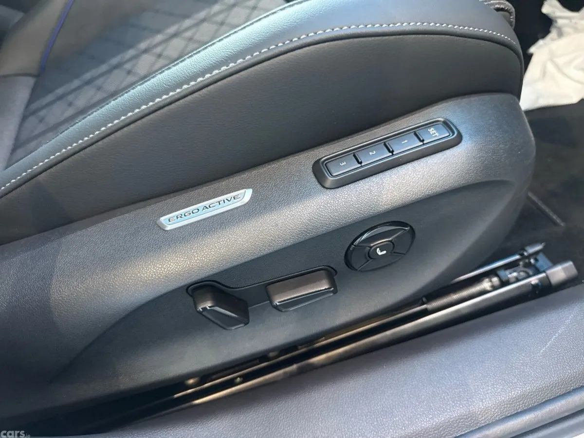 Volkswagen Passat Estate, Diesel, 2026, Grey