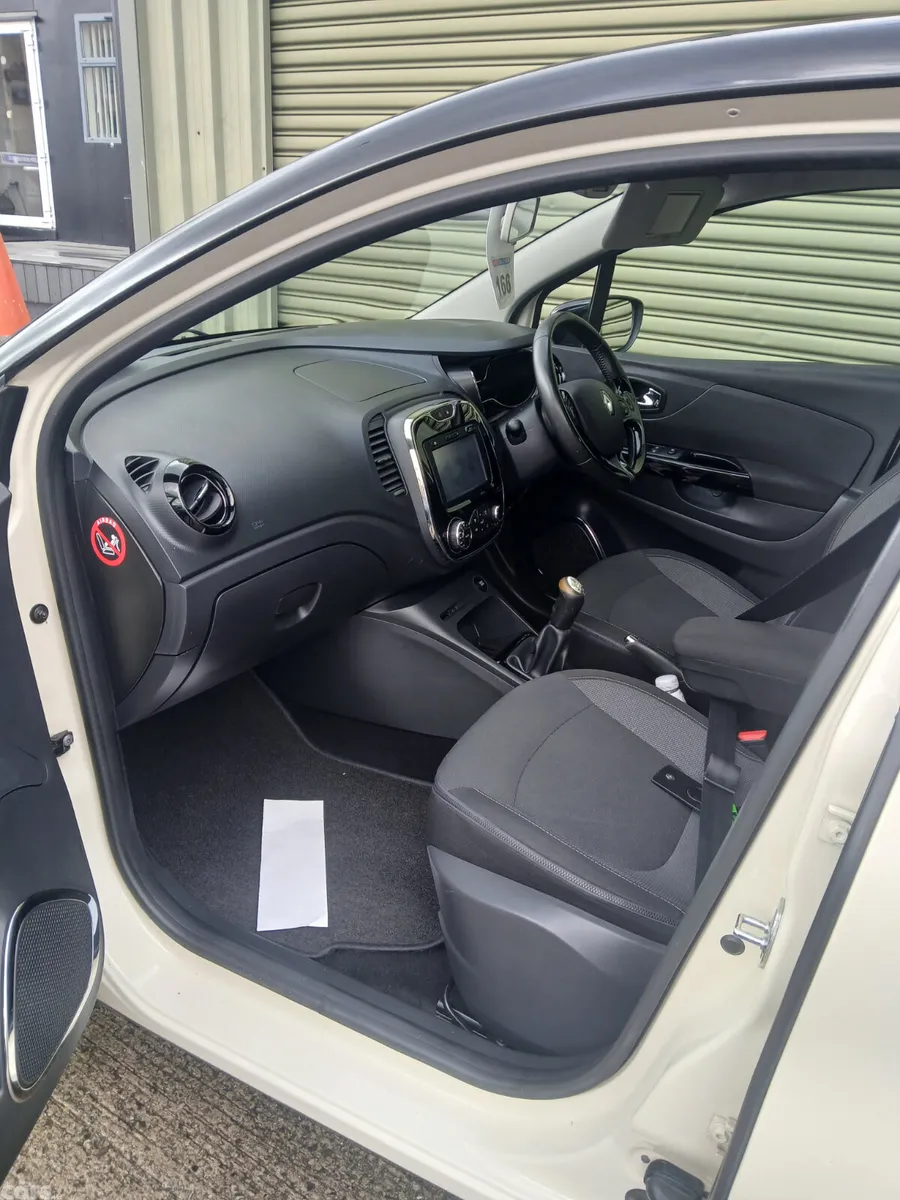 Renault Captur Hatchback, Diesel, 2016, White