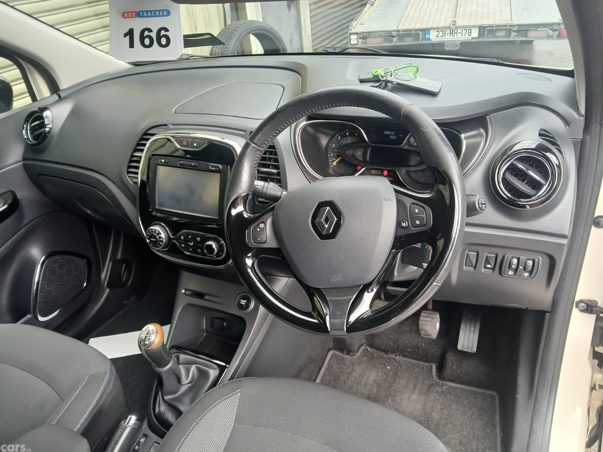 Renault Captur Hatchback, Diesel, 2016, White