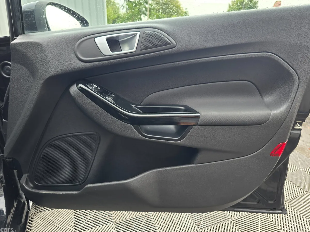 Ford Fiesta Hatchback, Petrol, 2014, Black