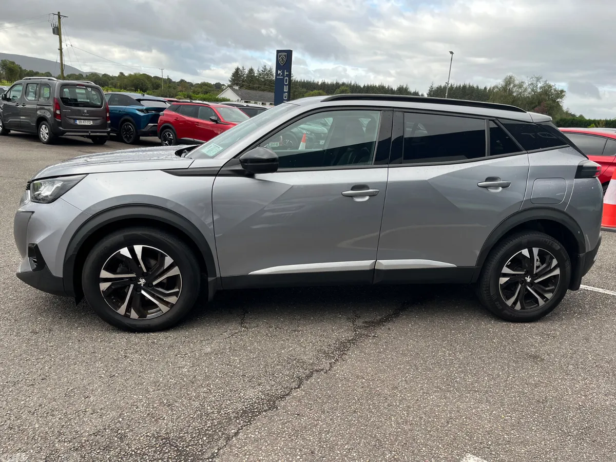 Peugeot 2008 MPV, Petrol, 2022, Grey