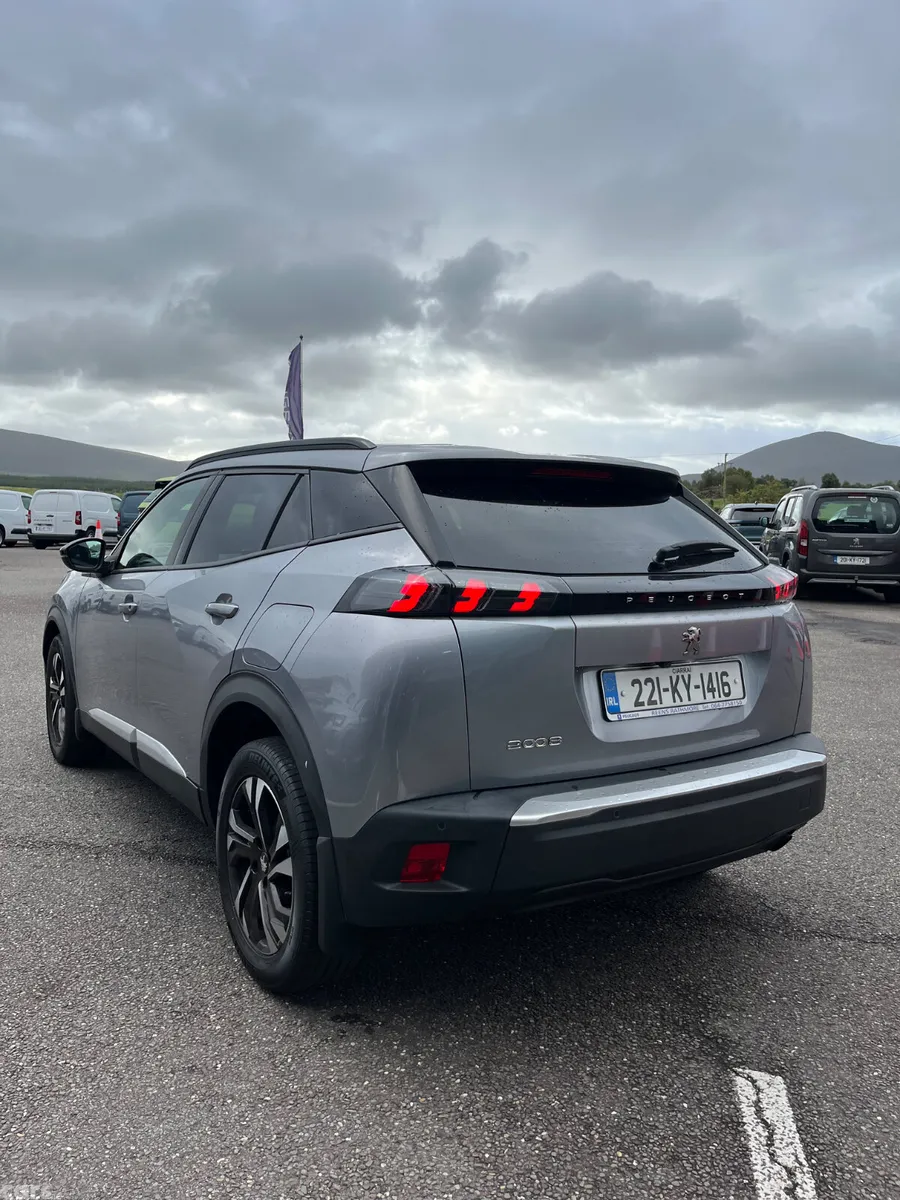 Peugeot 2008 MPV, Petrol, 2022, Grey