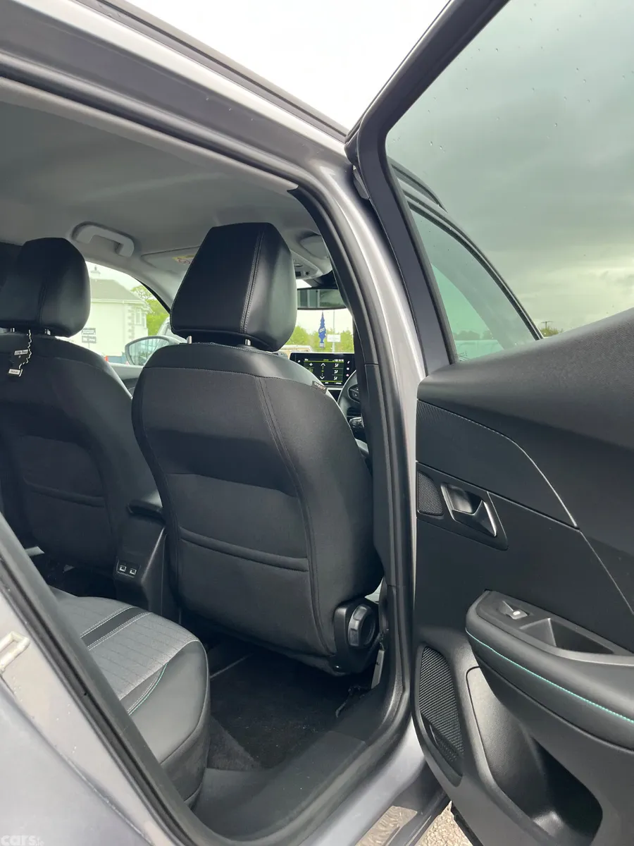 Peugeot 2008 MPV, Petrol, 2022, Grey
