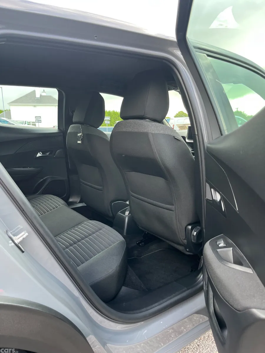 Peugeot 2008 MPV, Petrol, 2024, Grey