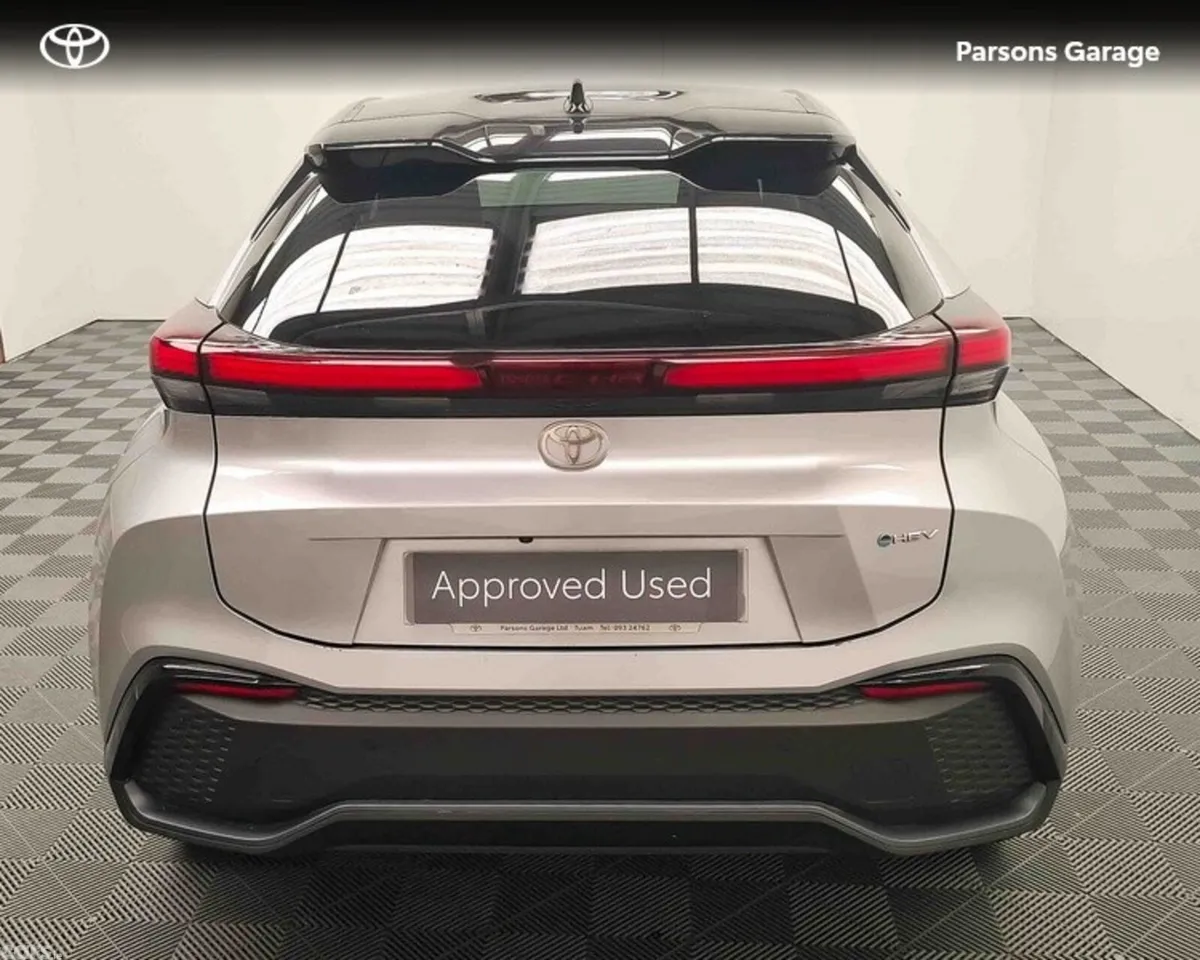 Toyota C-HR SUV, Petrol Hybrid, 2024, Silver