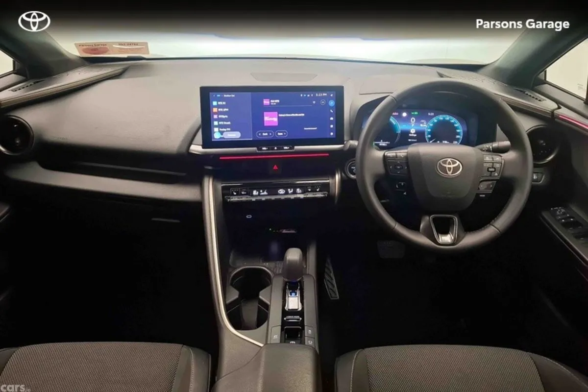 Toyota C-HR SUV, Petrol Hybrid, 2024, Silver