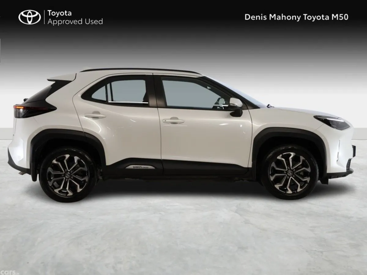 Toyota Yaris Cross Hatchback, Petrol Hybrid, 2024, White