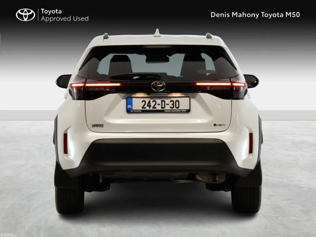 Toyota Yaris Cross Hatchback, Petrol Hybrid, 2024, White
