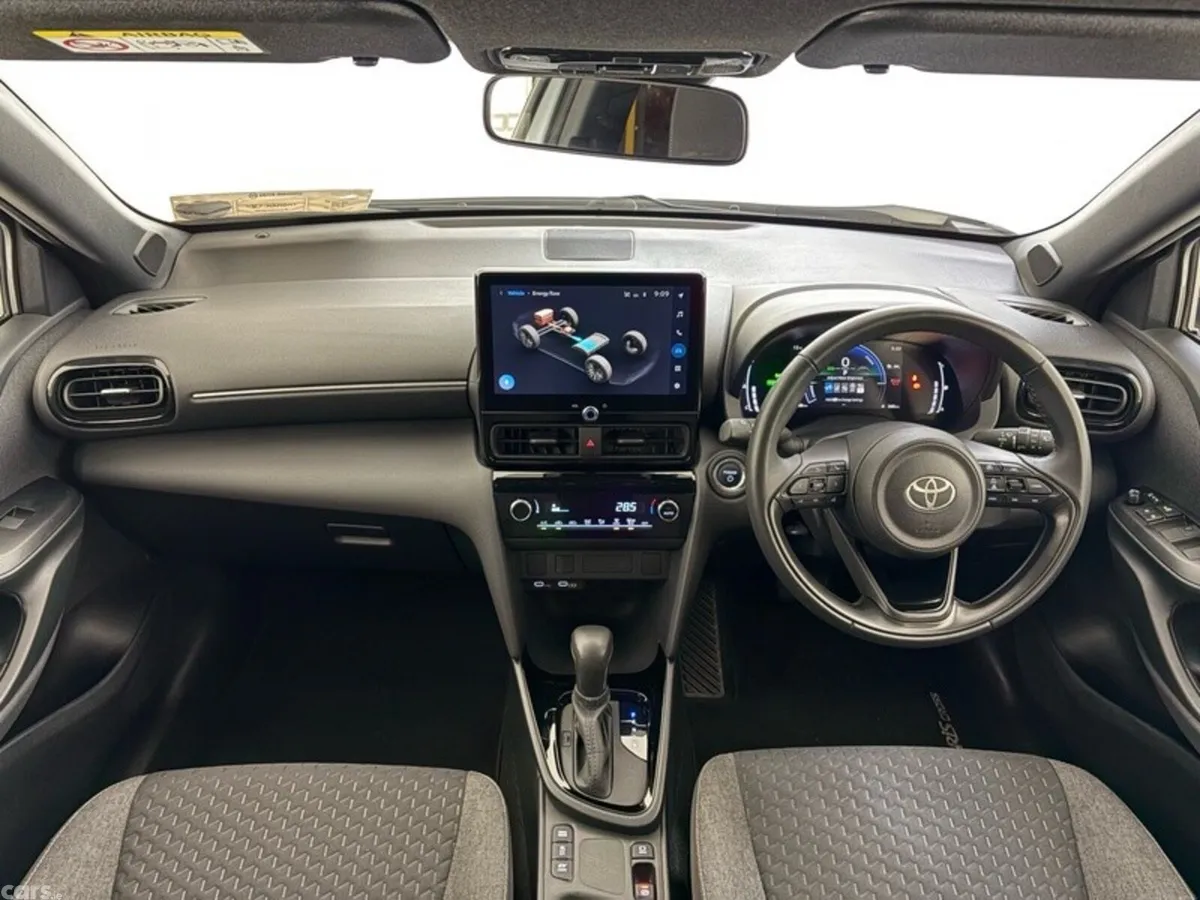 Toyota Yaris Cross Hatchback, Petrol Hybrid, 2024, White