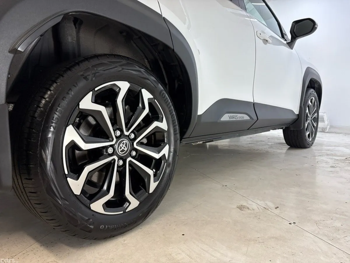 Toyota Yaris Cross Hatchback, Petrol Hybrid, 2024, White