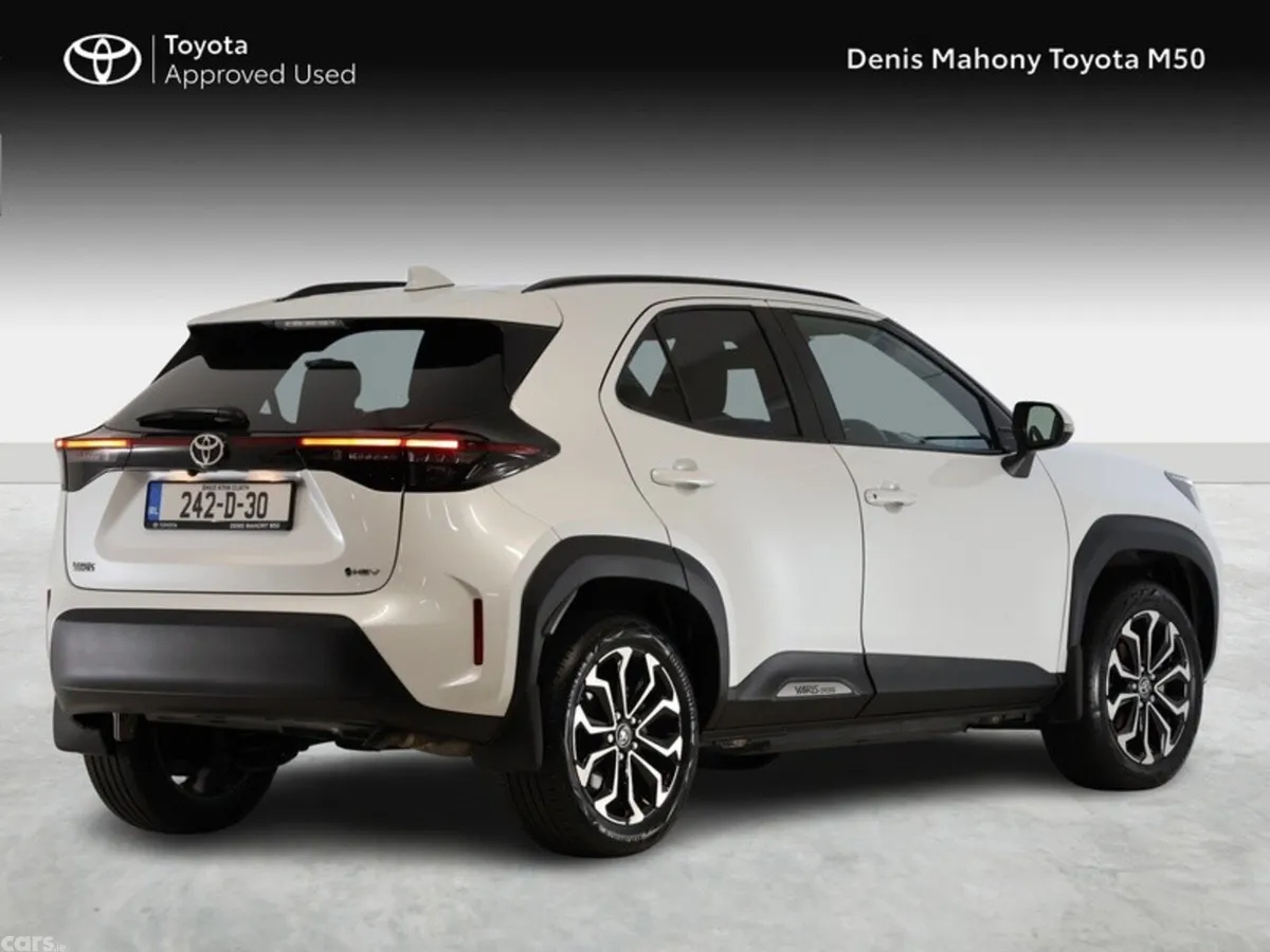 Toyota Yaris Cross Hatchback, Petrol Hybrid, 2024, White