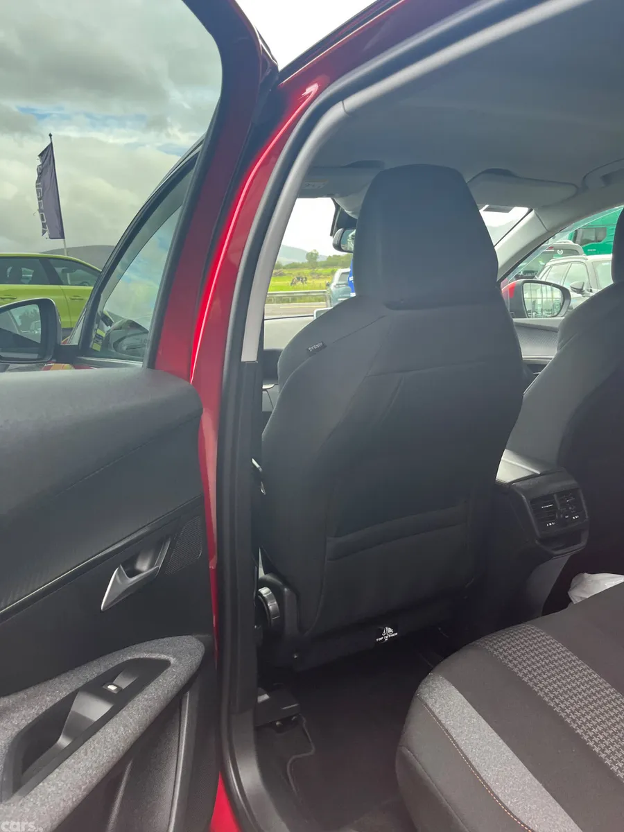 Peugeot 3008 MPV, Petrol, 2021, Red