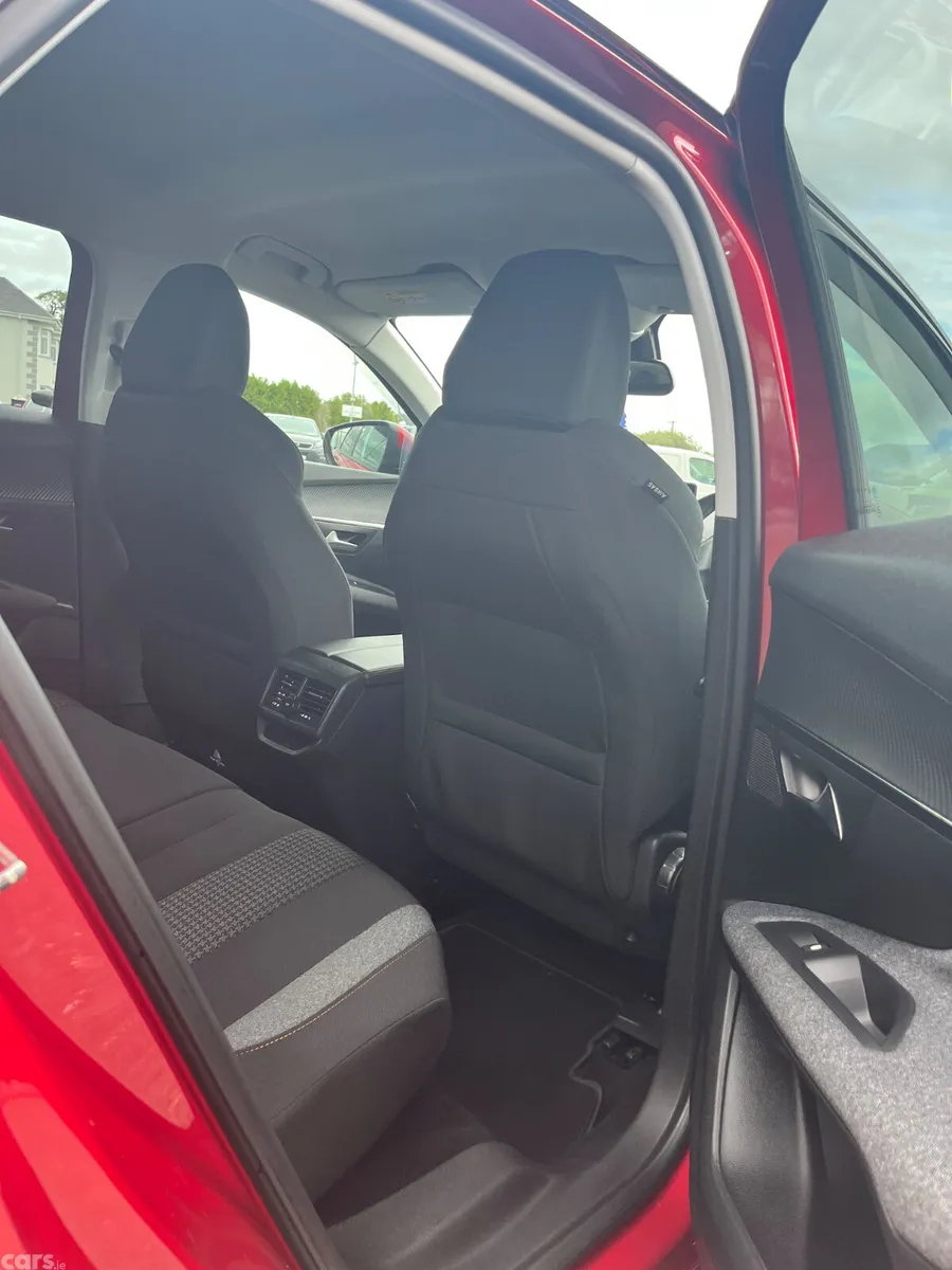 Peugeot 3008 MPV, Petrol, 2021, Red