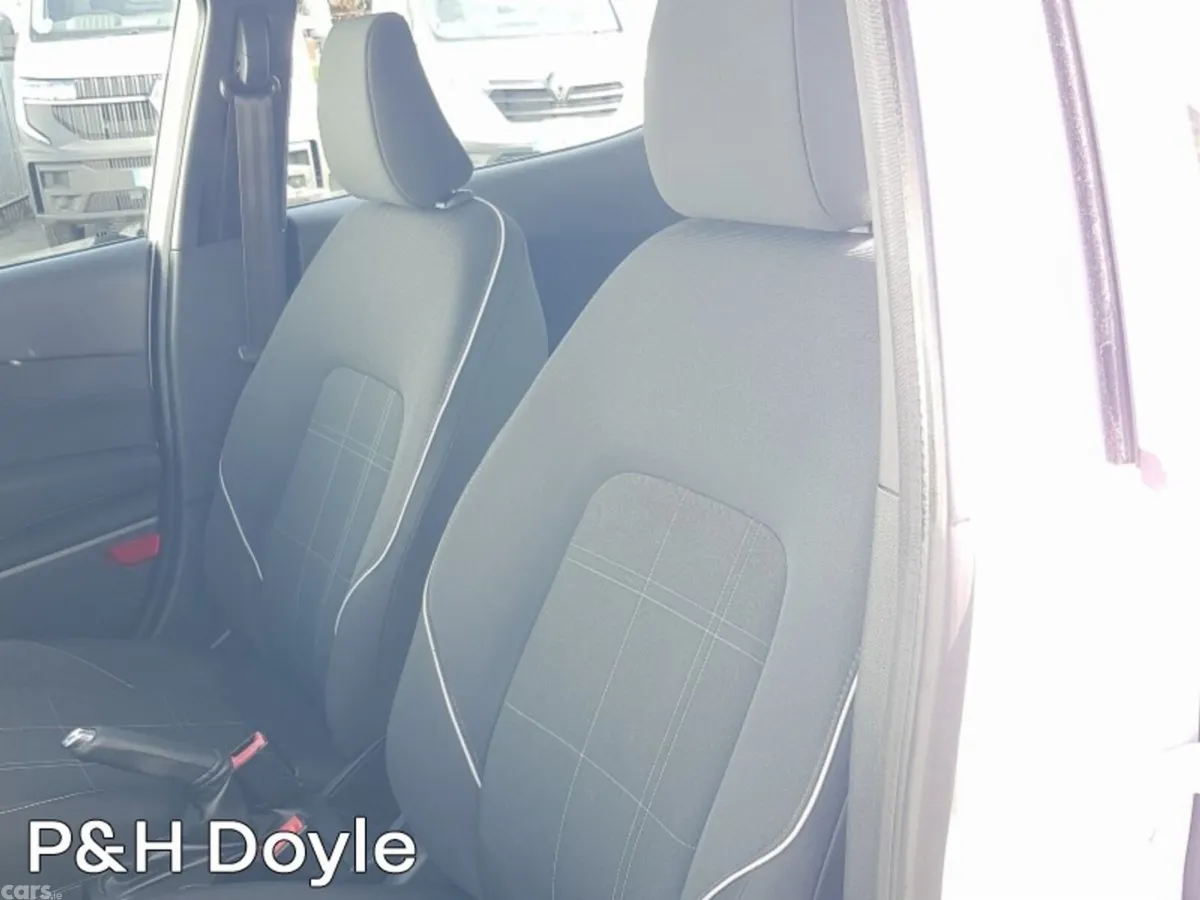 Ford Fiesta Hatchback, Petrol, 2018, White