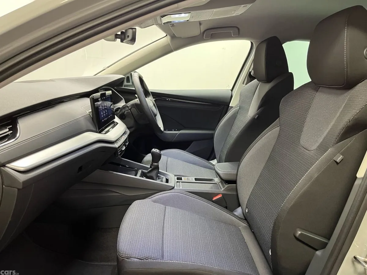Skoda Octavia Saloon, Petrol, 2026, Grey