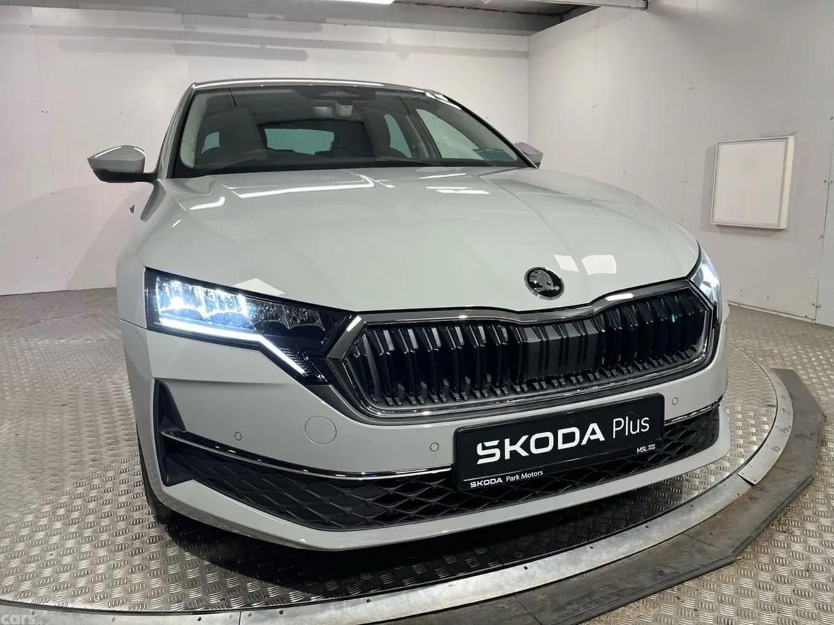 Skoda Octavia Saloon, Petrol, 2026, Grey