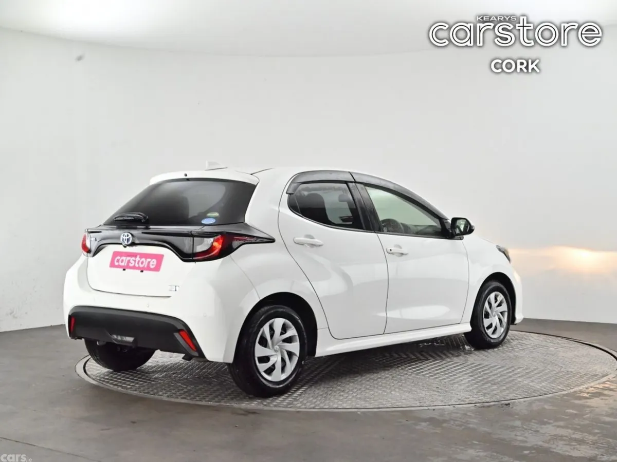 Toyota Yaris Hatchback, Petrol Hybrid, 2021, White