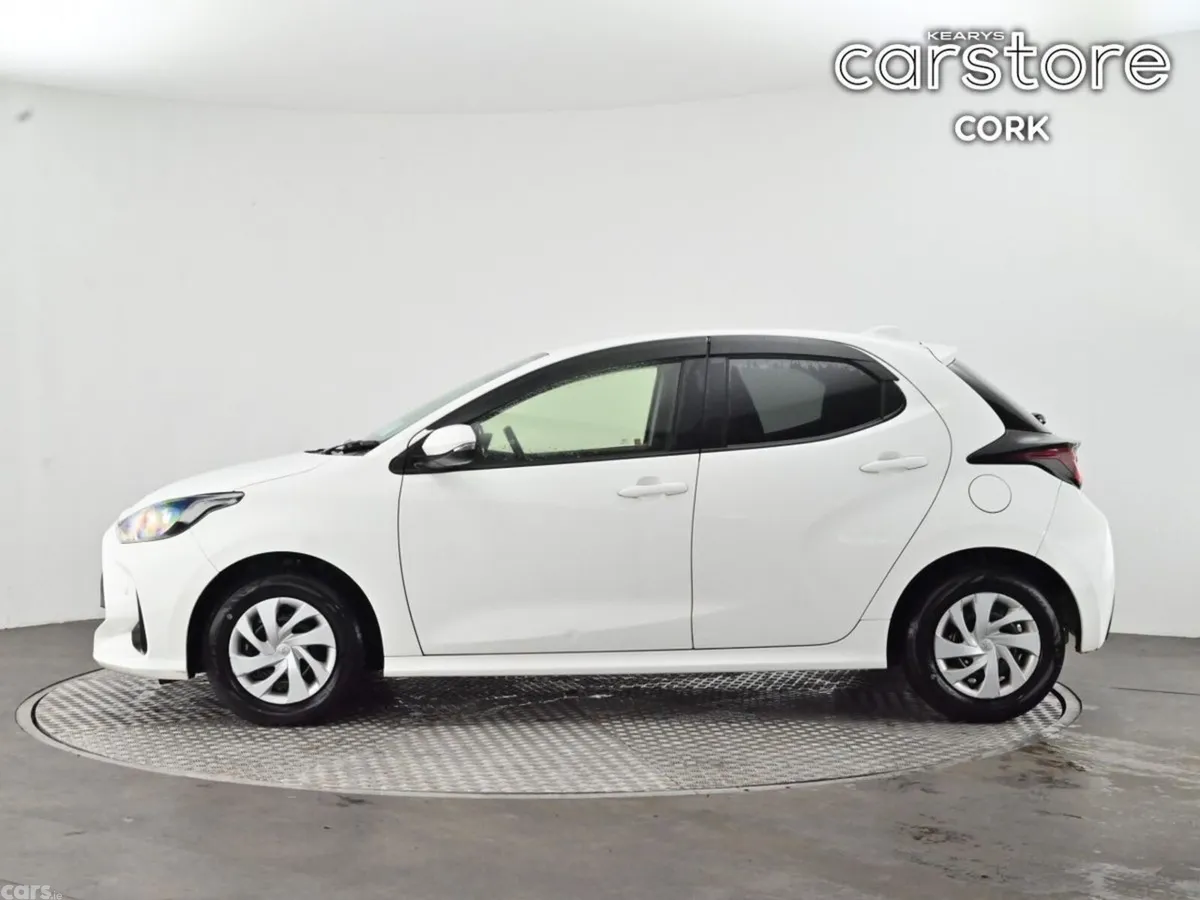 Toyota Yaris Hatchback, Petrol Hybrid, 2021, White