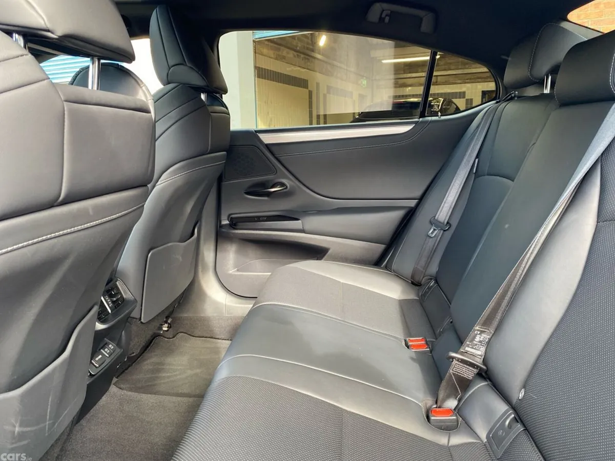 Lexus ES Saloon, Petrol Hybrid, 2021, Grey