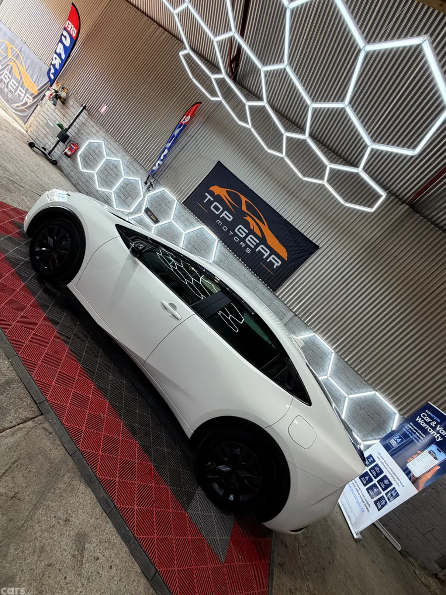 Toyota Prius Saloon, Petrol Hybrid, 2024, White