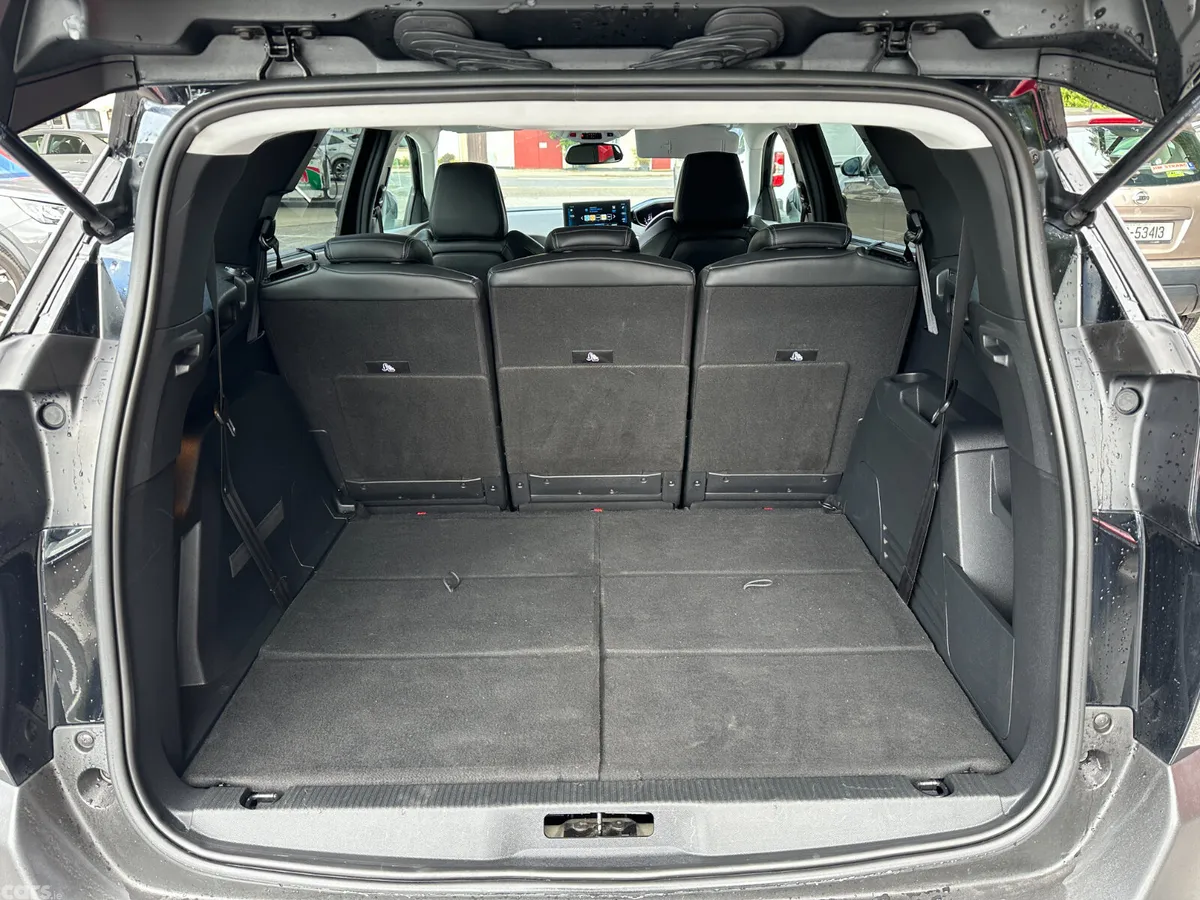 Peugeot 5008 MPV, Diesel, 2021, Black