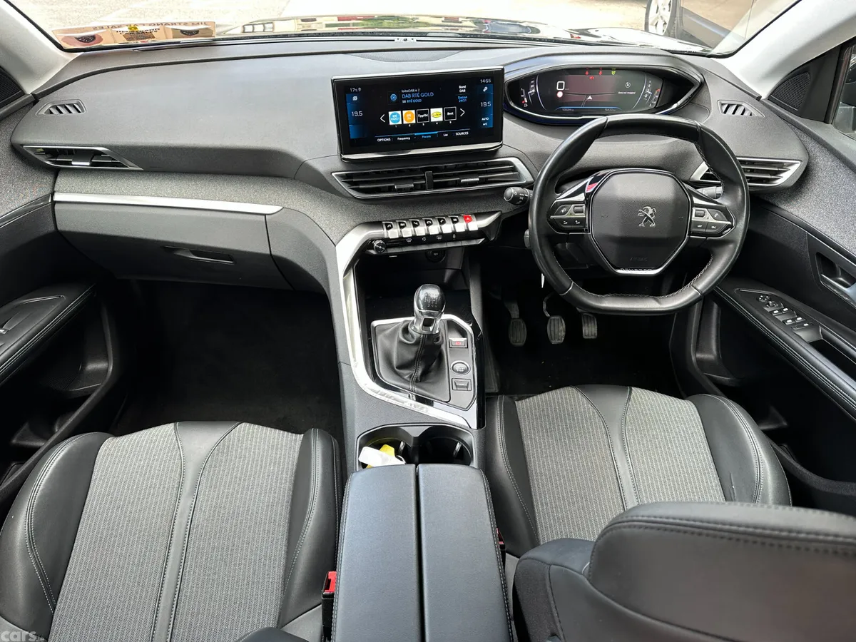 Peugeot 5008 MPV, Diesel, 2021, Black