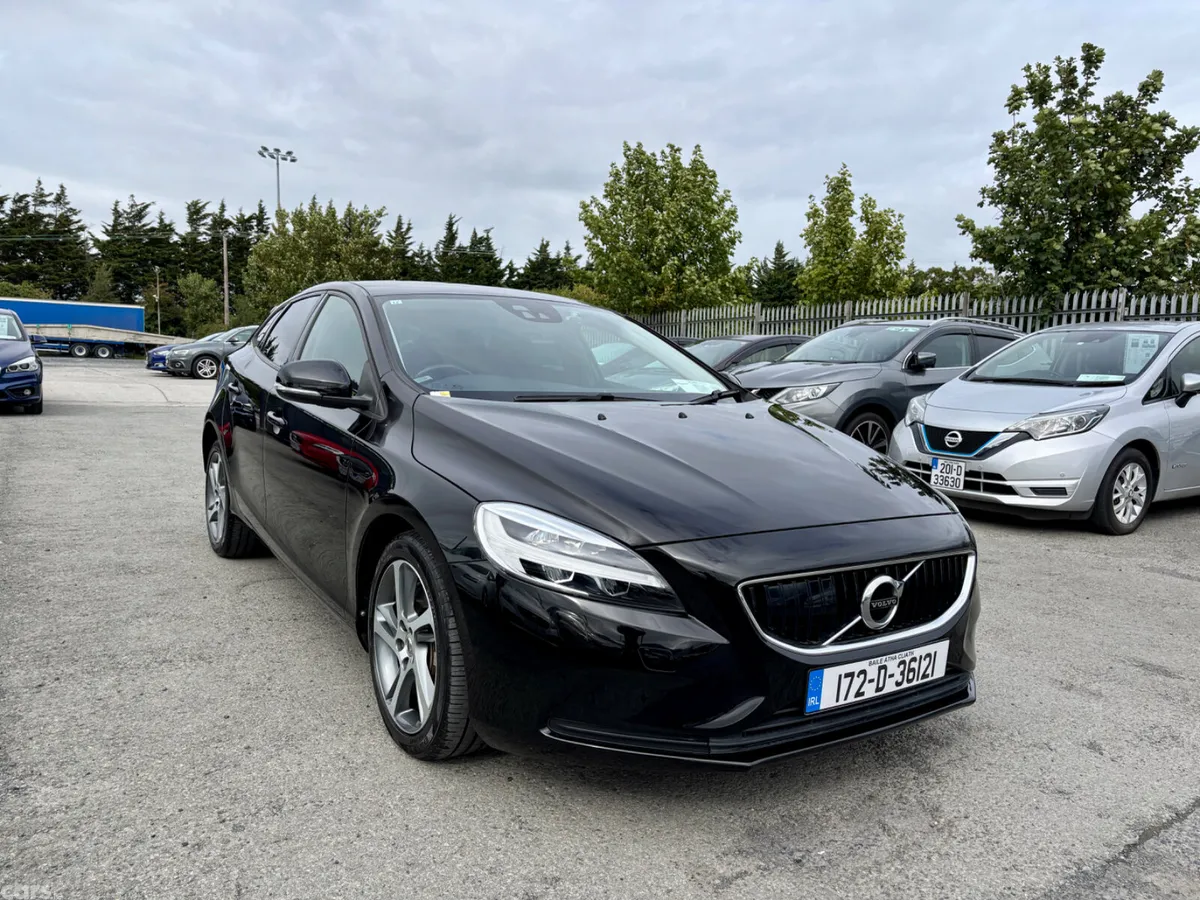 Volvo V40 Hatchback, Diesel, 2017, Black