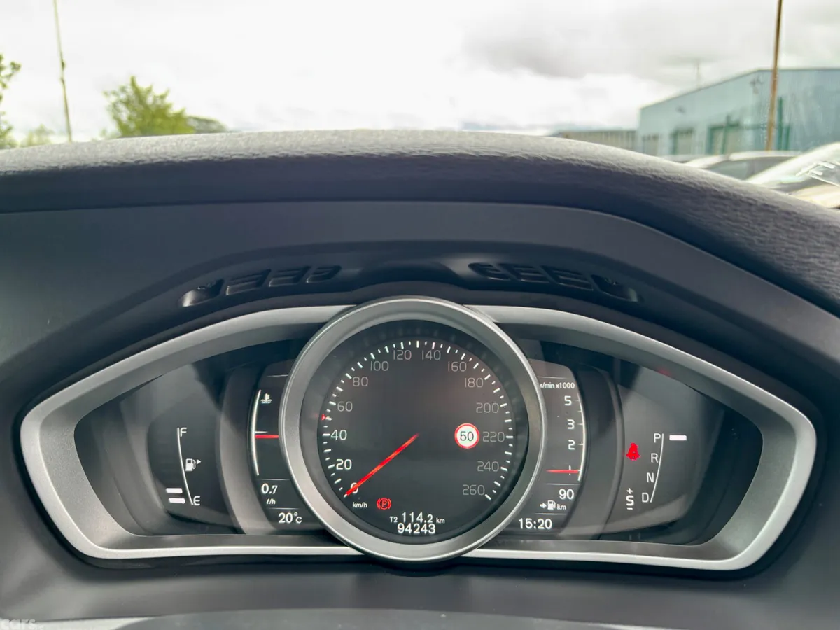 Volvo V40 Hatchback, Diesel, 2017, Black