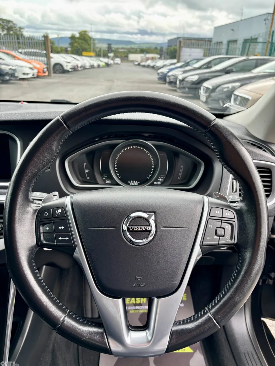 Volvo V40 Hatchback, Diesel, 2017, Black