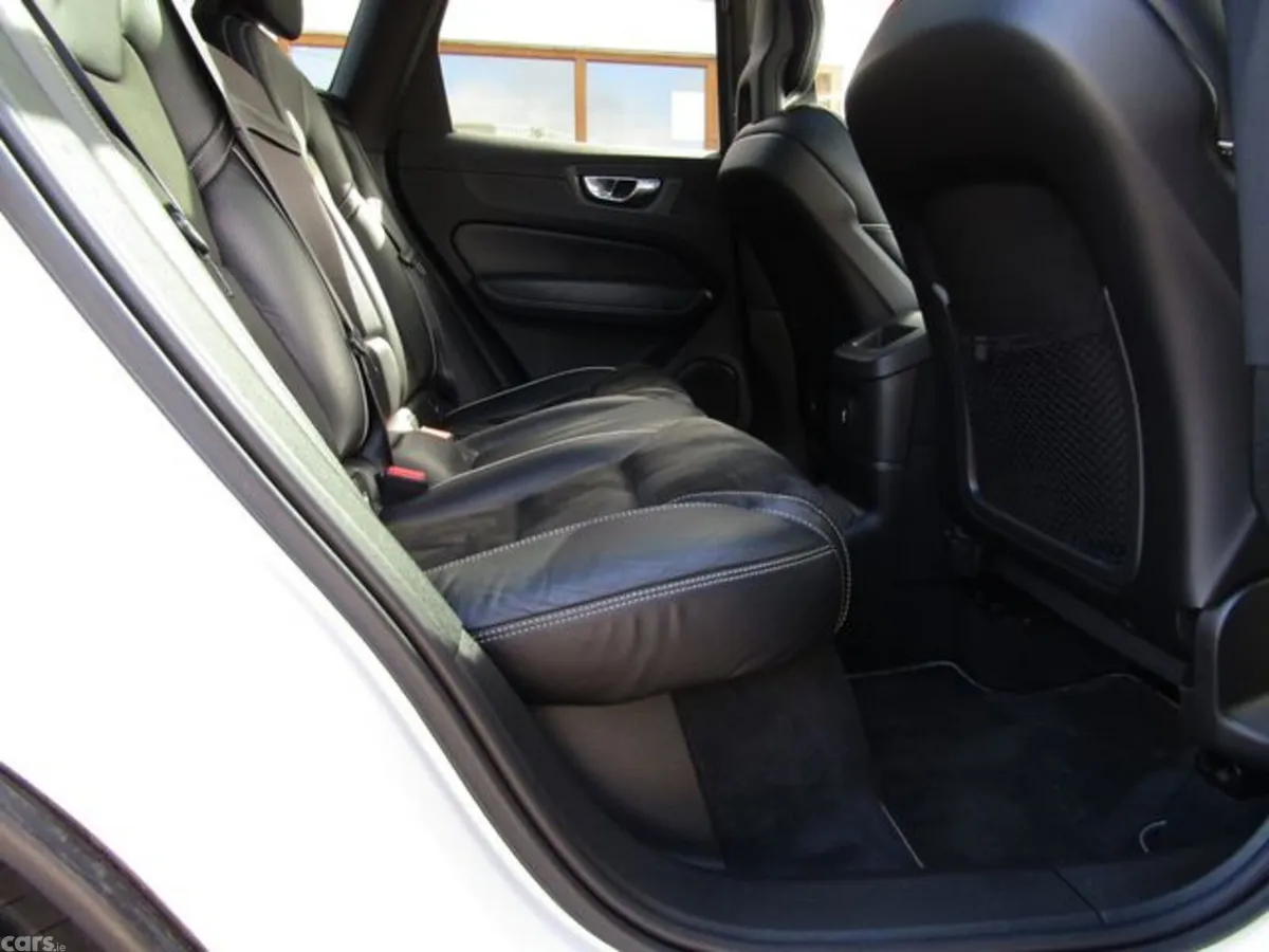 Volvo XC60 Estate, Petrol Plug-in Hybrid, 2018, White