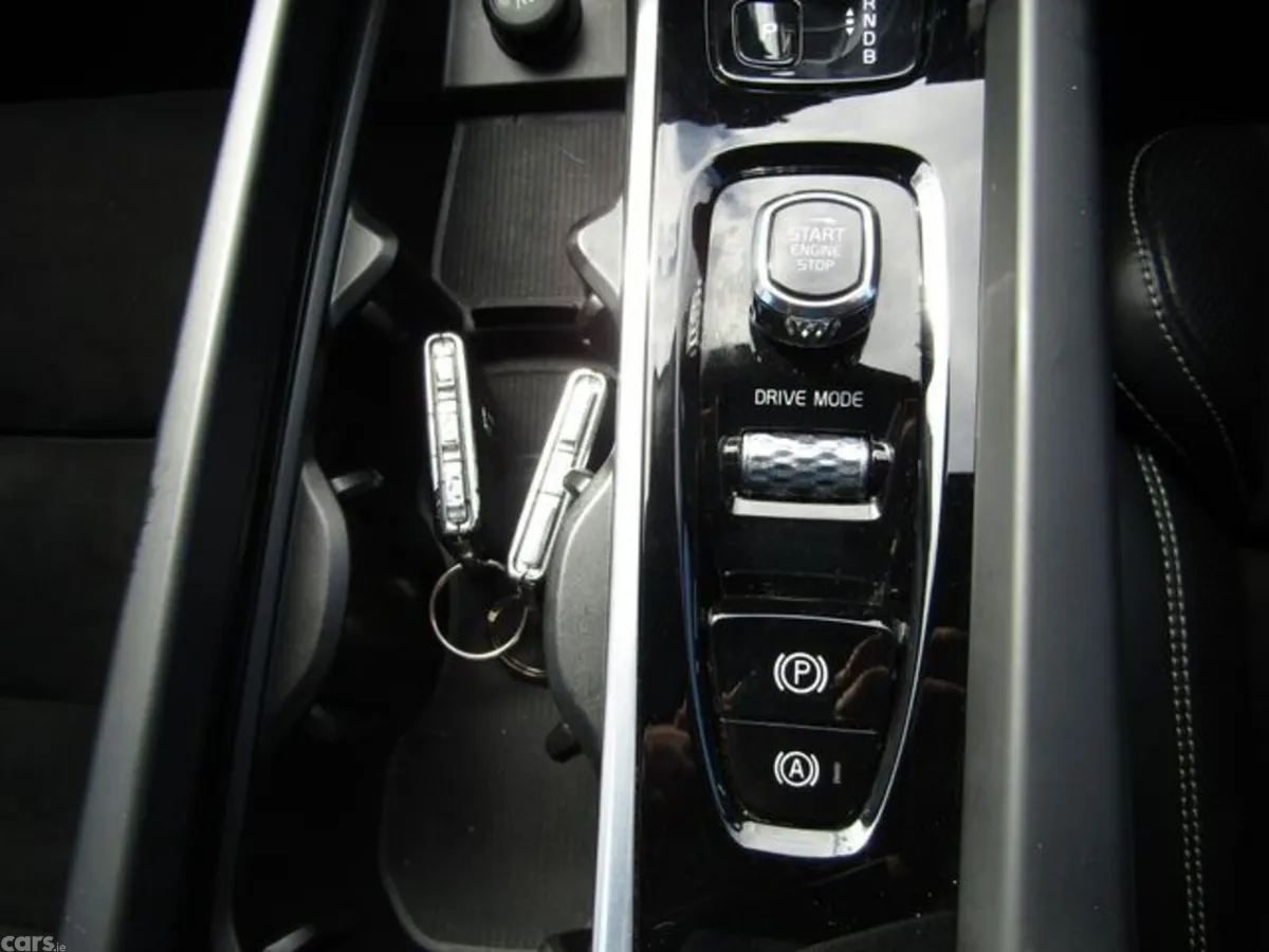 Volvo XC60 Estate, Petrol Plug-in Hybrid, 2018, White