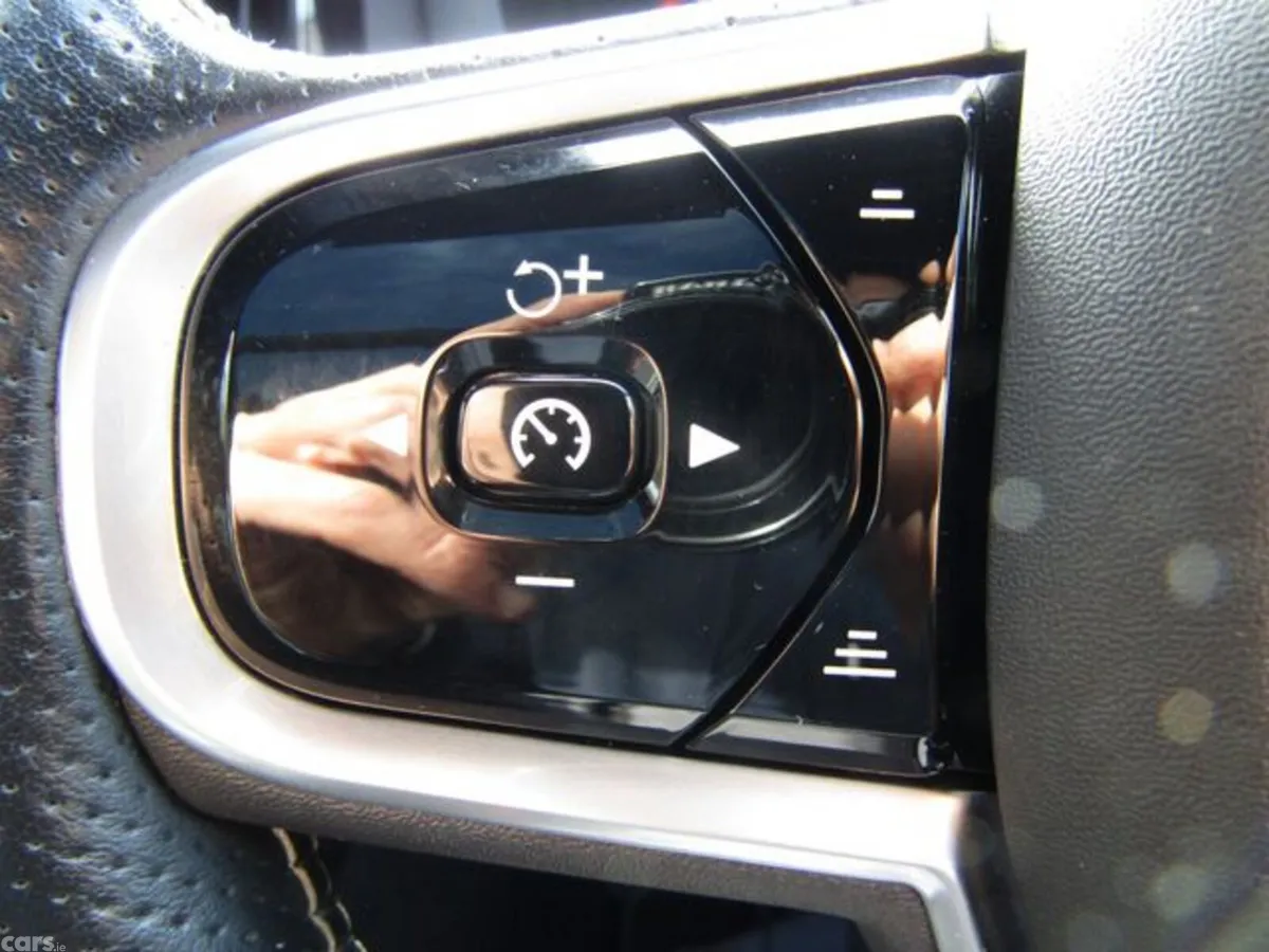 Volvo XC60 Estate, Petrol Plug-in Hybrid, 2018, White