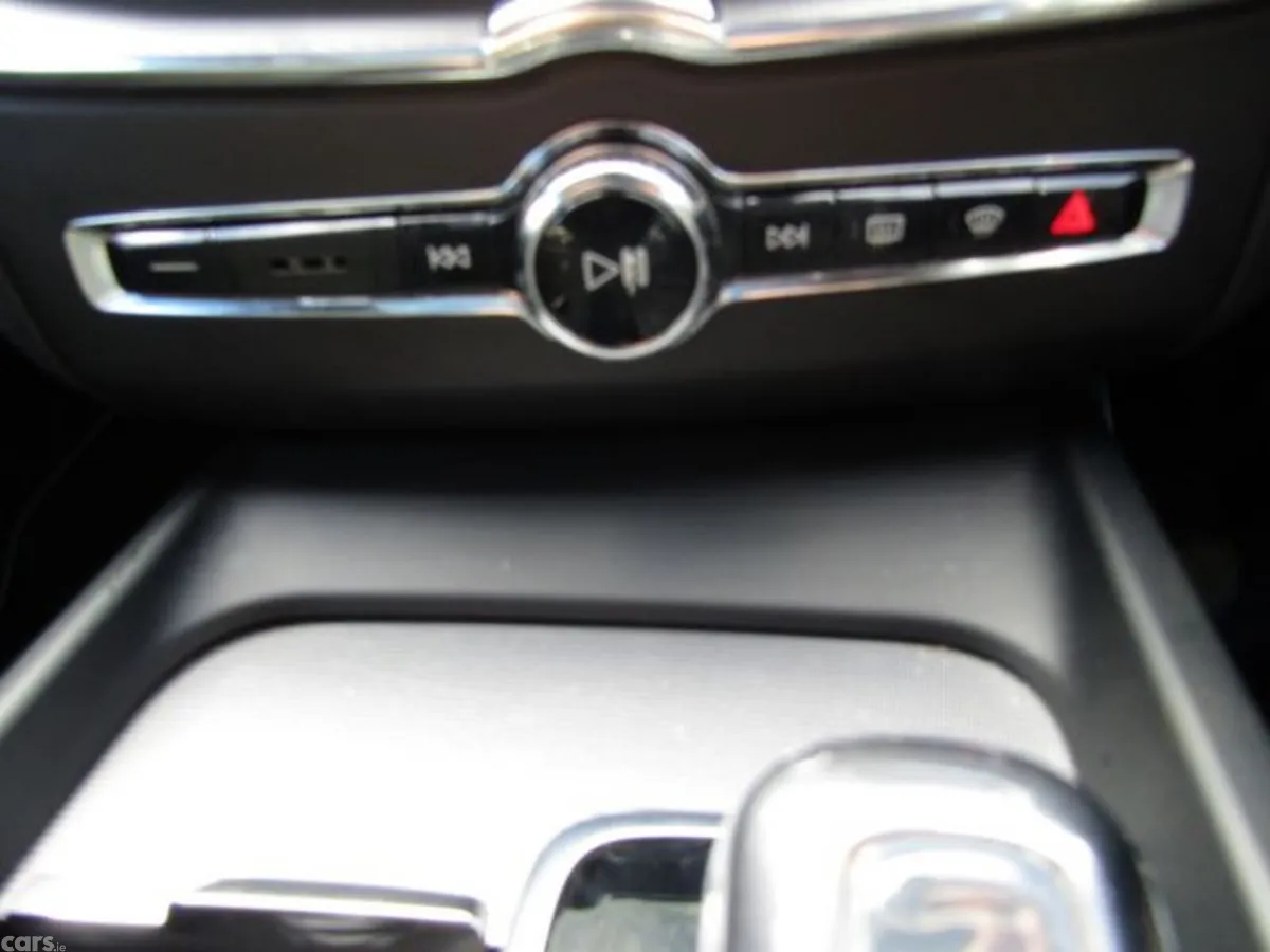 Volvo XC60 Estate, Petrol Plug-in Hybrid, 2018, White
