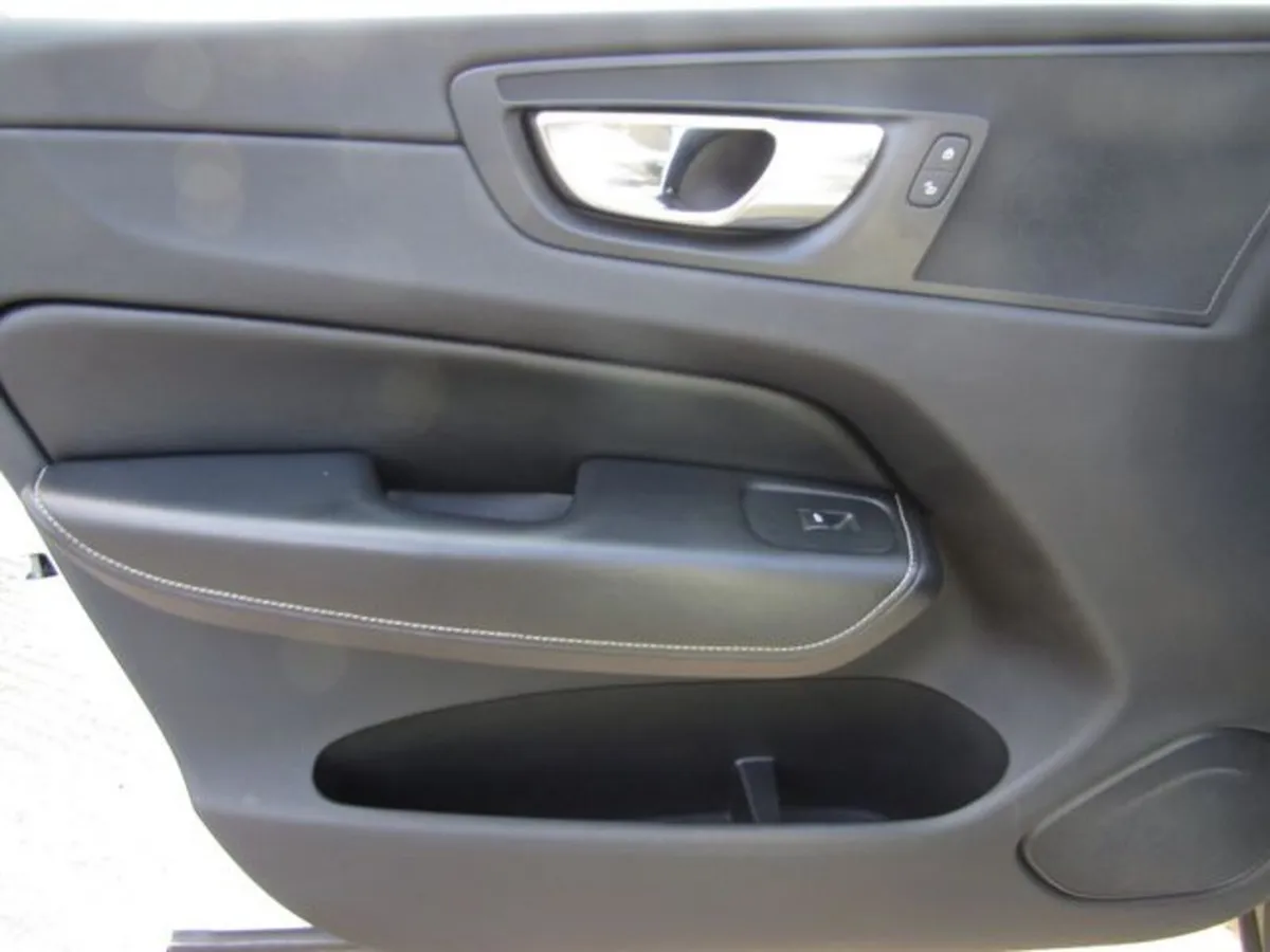Volvo XC60 Estate, Petrol Plug-in Hybrid, 2018, White