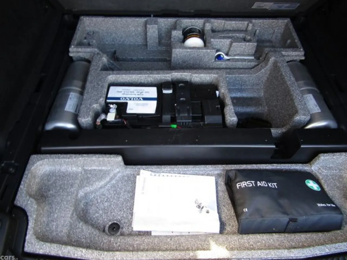 Volvo XC60 Estate, Petrol Plug-in Hybrid, 2018, White