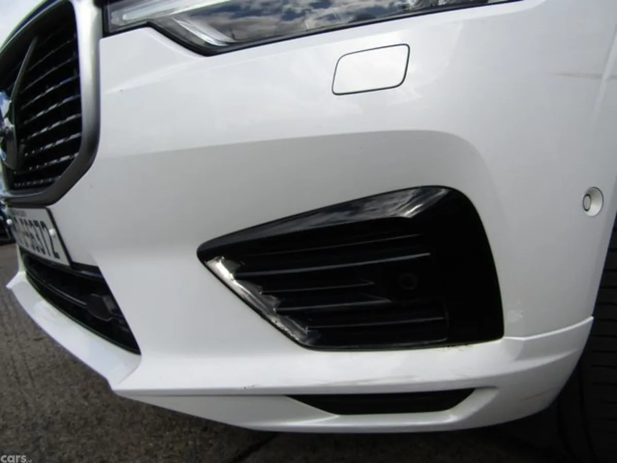 Volvo XC60 Estate, Petrol Plug-in Hybrid, 2018, White