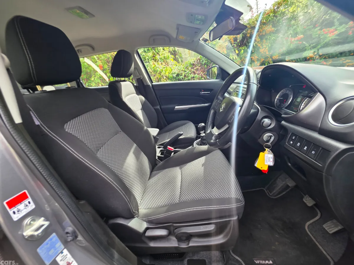 Suzuki Vitara Hatchback, Petrol, 2021, Grey