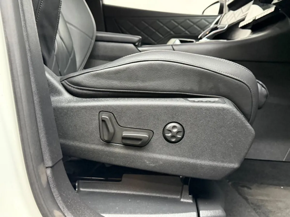 DS Automobiles DS 7 SUV, Petrol, 2022, White