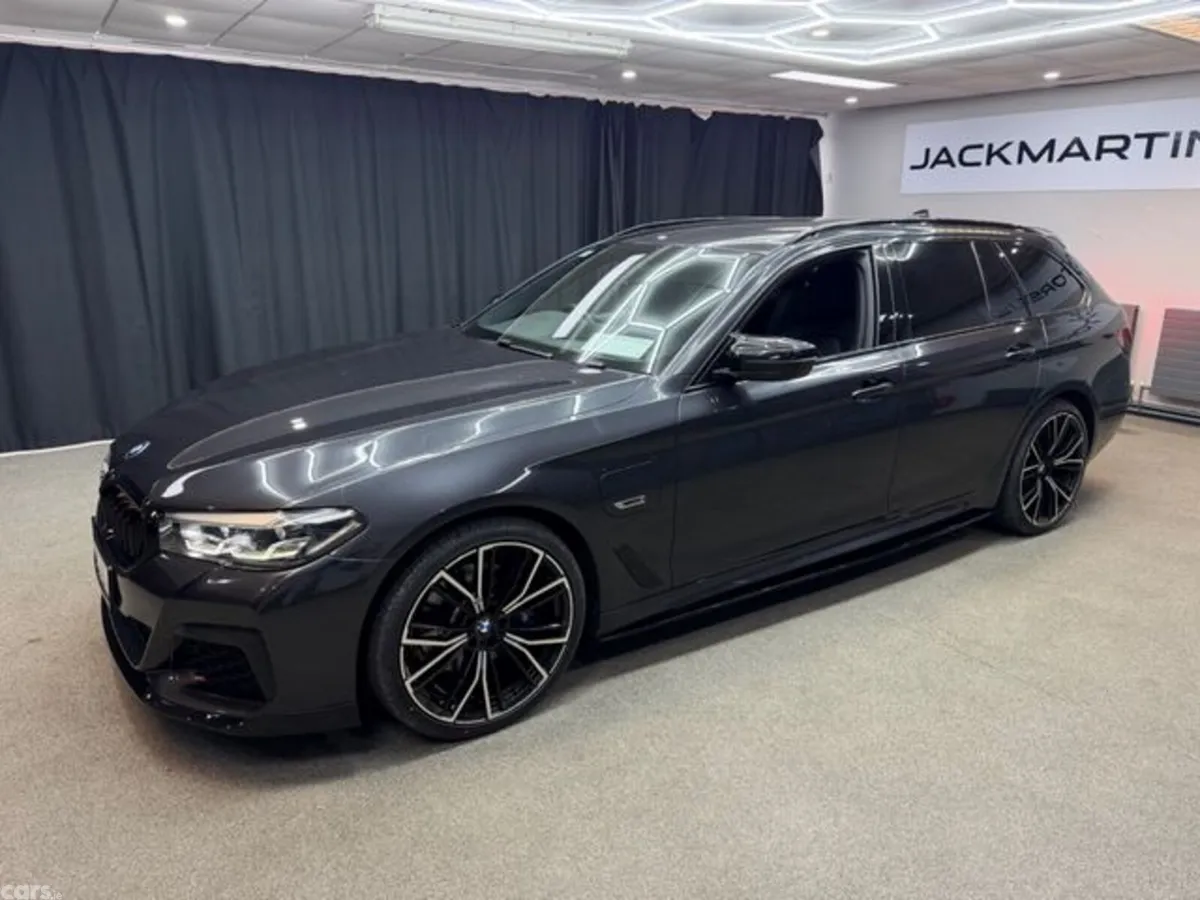 BMW 5-Series Estate, Petrol Hybrid, 2022, Grey