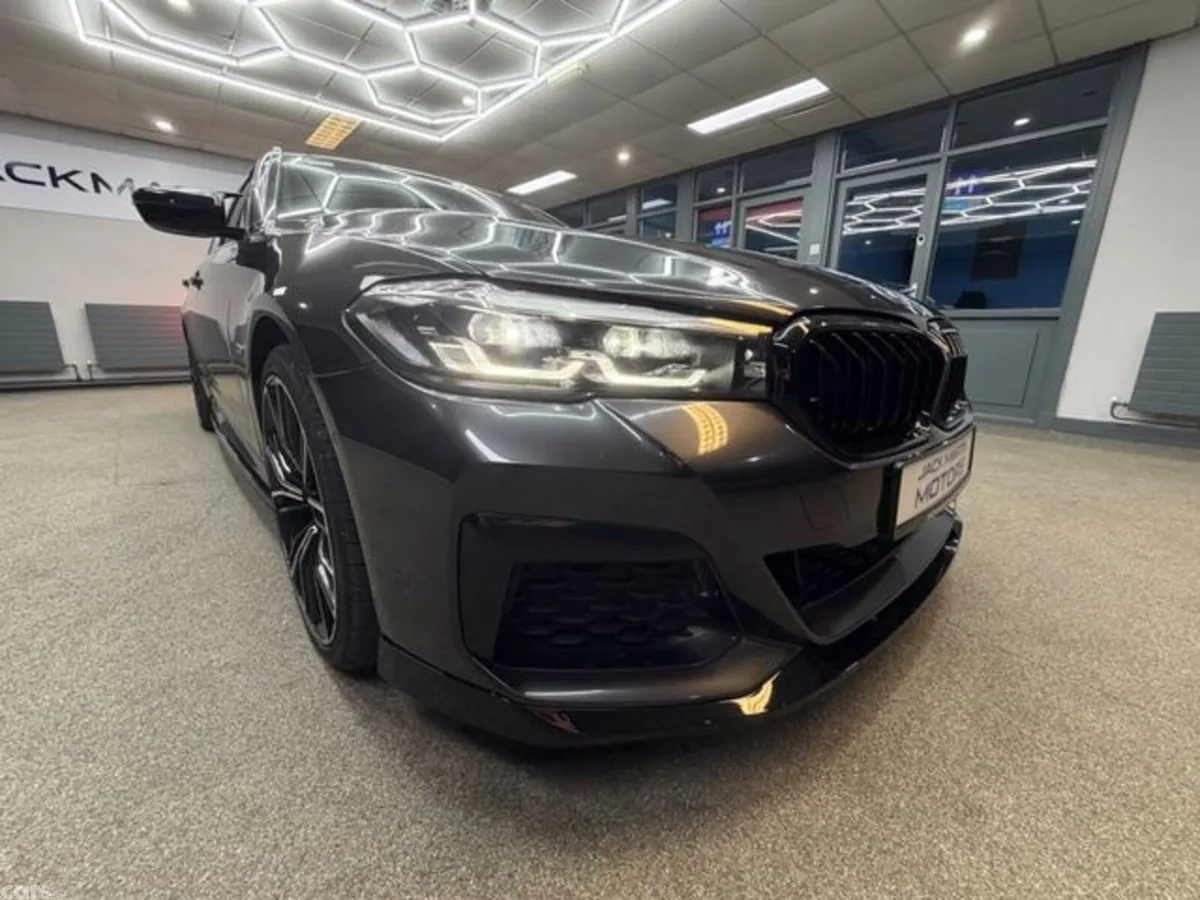 BMW 5-Series Estate, Petrol Hybrid, 2022, Grey