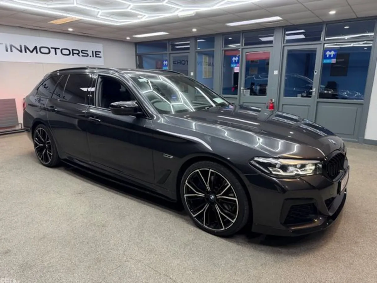 BMW 5-Series Estate, Petrol Hybrid, 2022, Grey