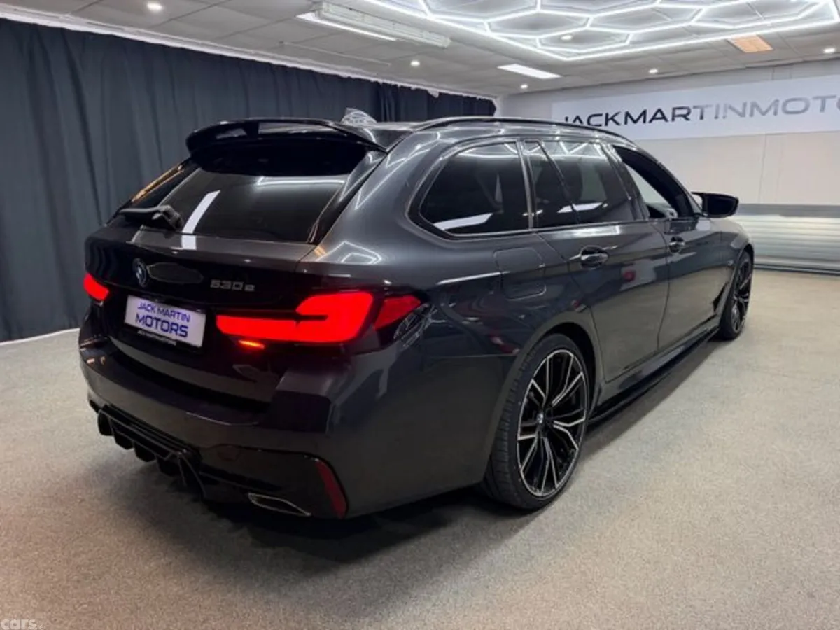 BMW 5-Series Estate, Petrol Hybrid, 2022, Grey