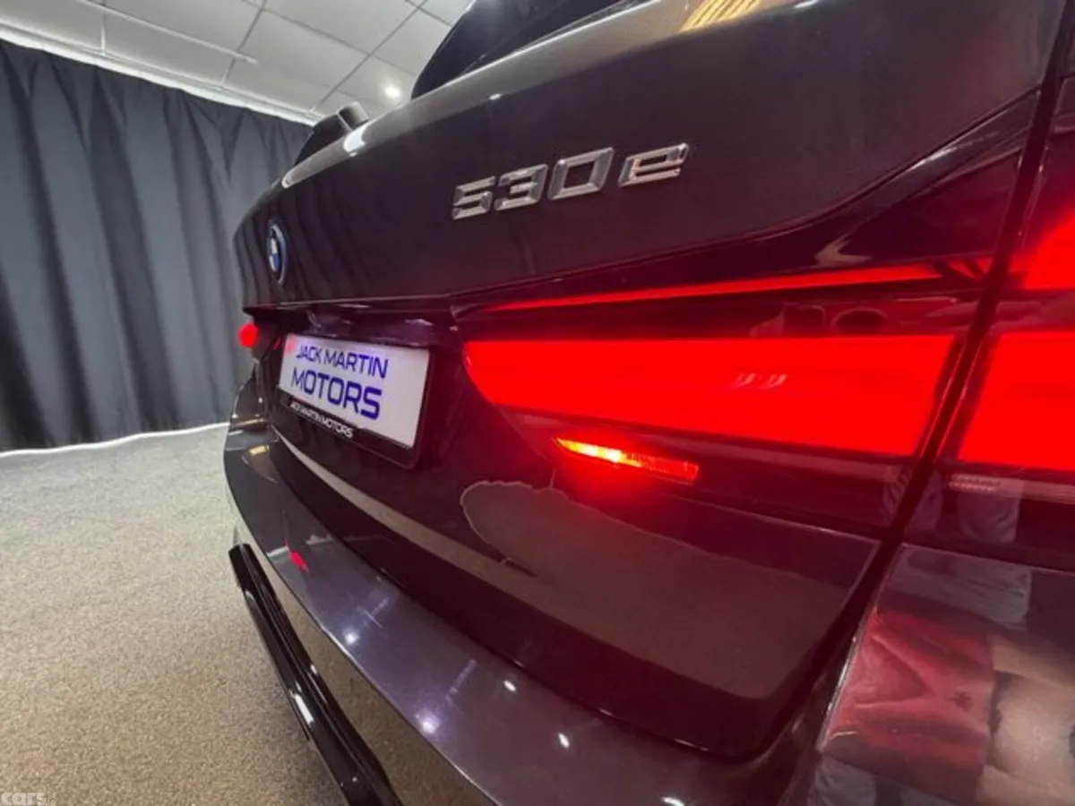 BMW 5-Series Estate, Petrol Hybrid, 2022, Grey