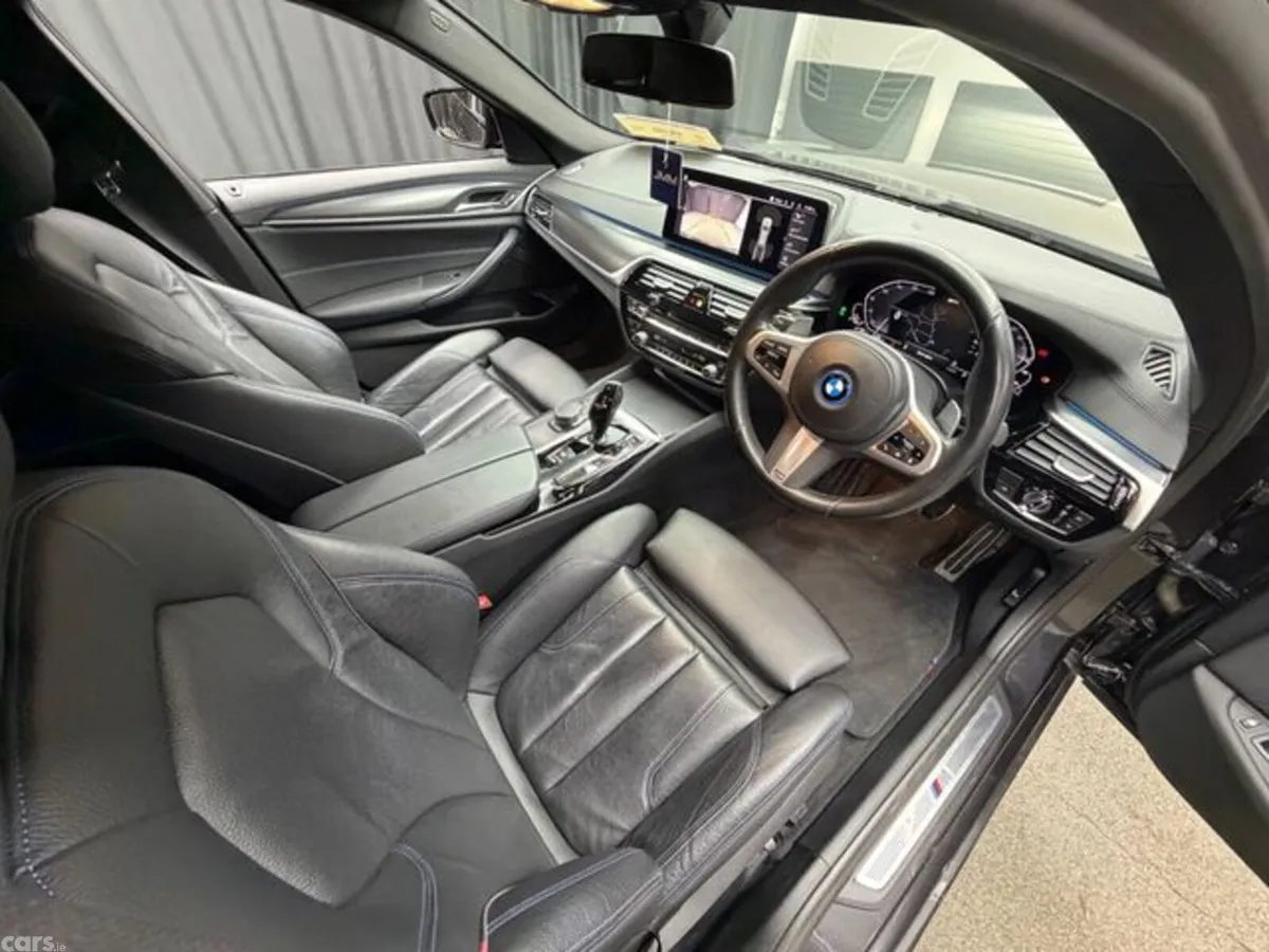 BMW 5-Series Estate, Petrol Hybrid, 2022, Grey