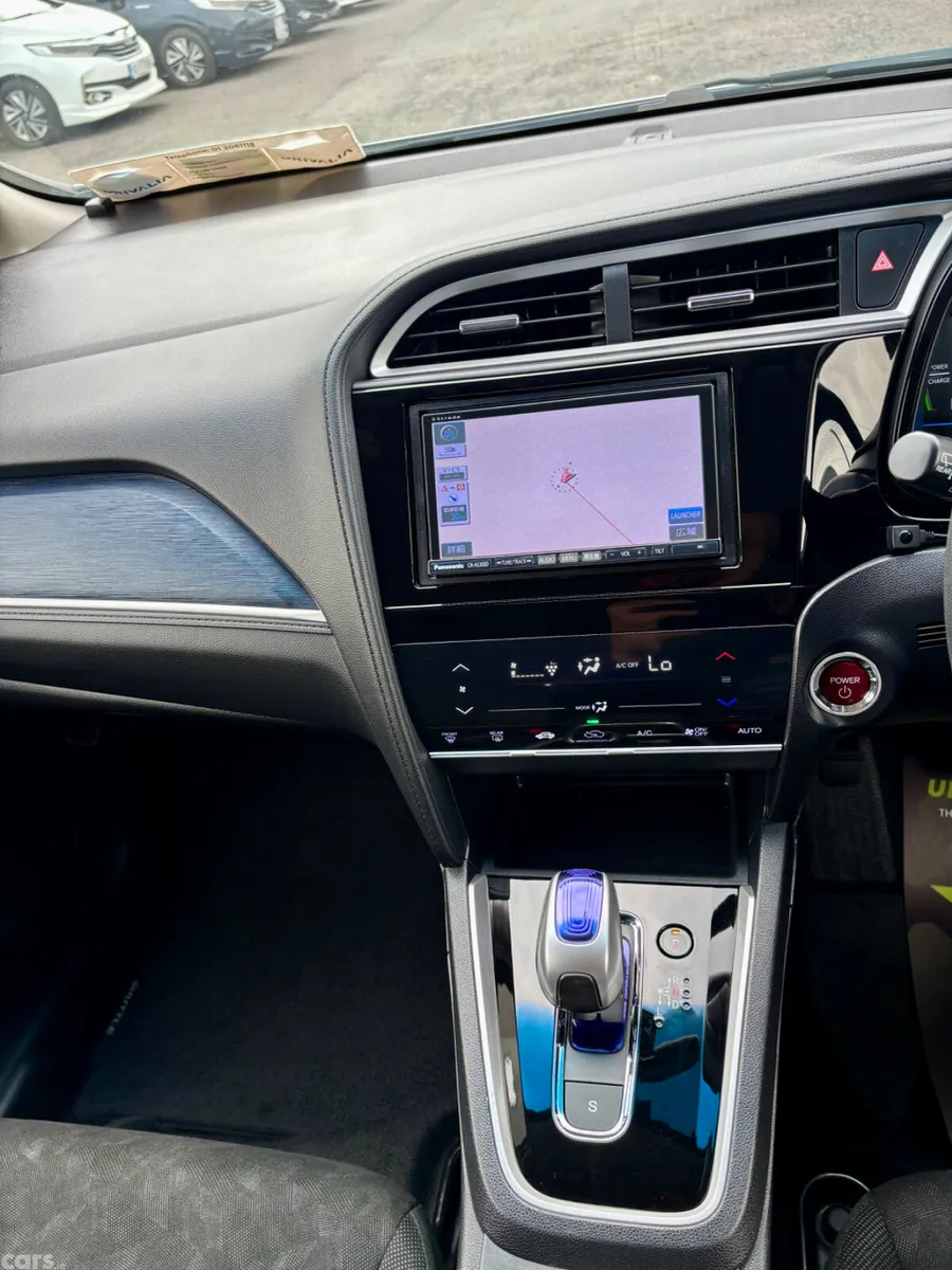 Honda Shuttle MPV, Petrol Hybrid, 2015, White