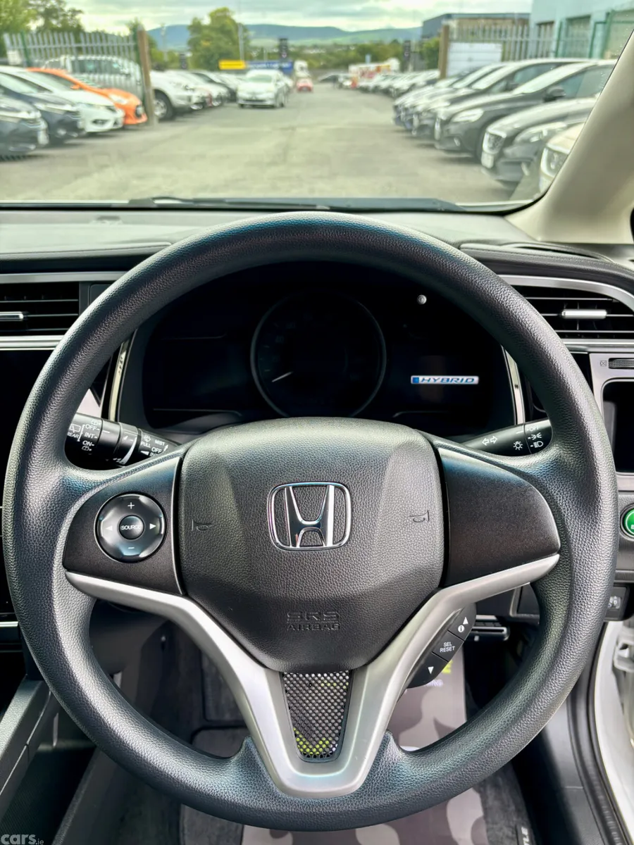 Honda Shuttle MPV, Petrol Hybrid, 2015, White