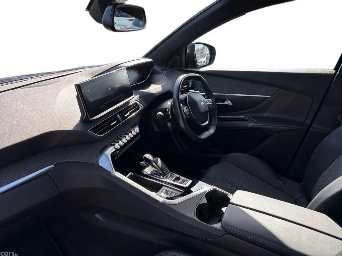 Peugeot 5008 MPV, Diesel, 2023, Blue
