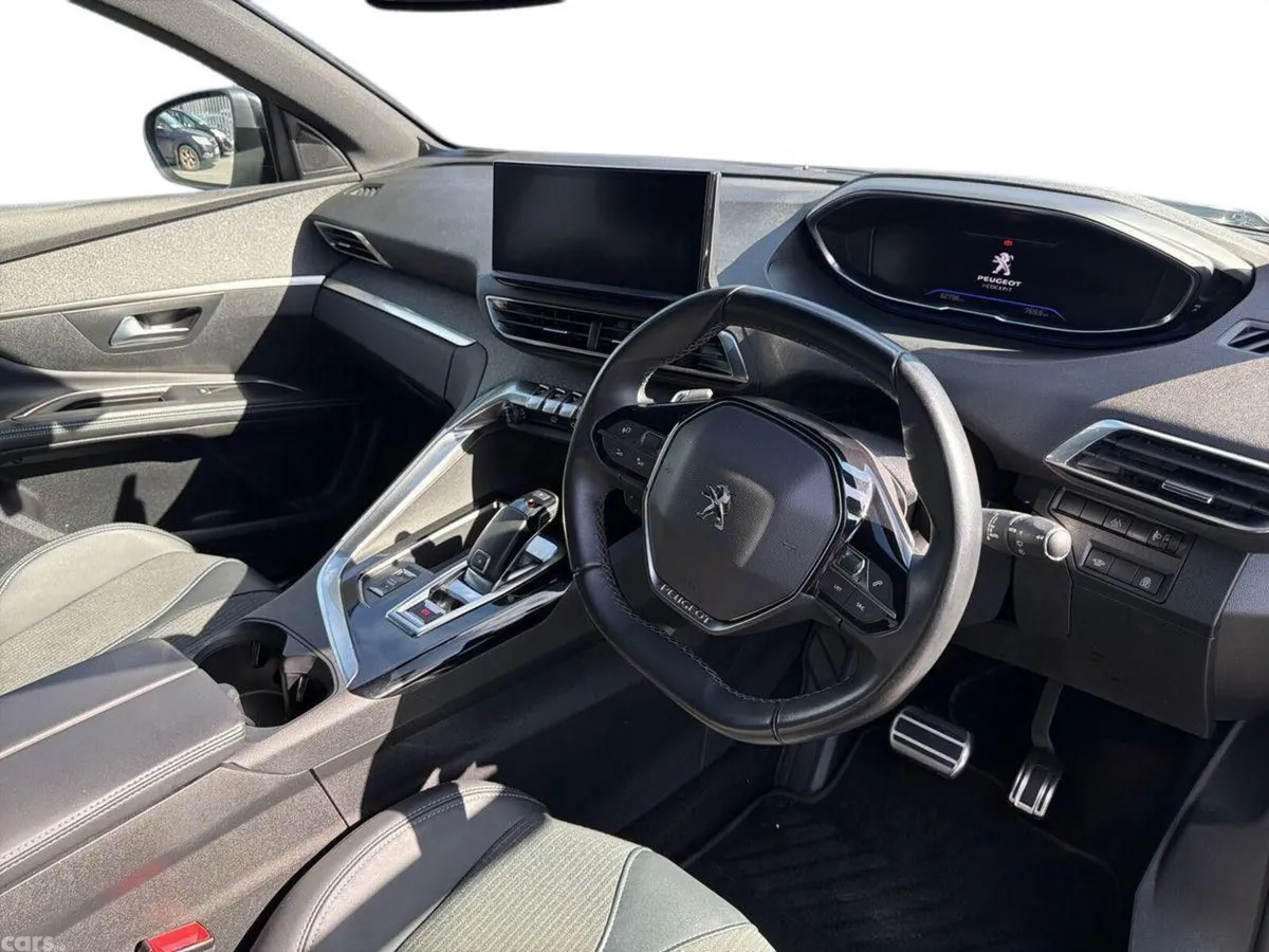 Peugeot 5008 MPV, Diesel, 2023, Blue