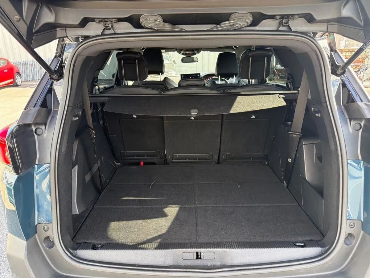 Peugeot 5008 MPV, Diesel, 2023, Blue